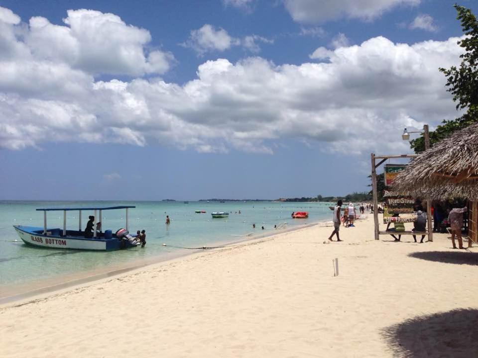 R&V Villa Negril Luaran gambar